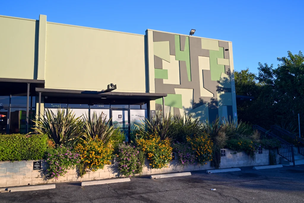 Legendary Organics cannabis dispensary in Thousand Oaks Building.